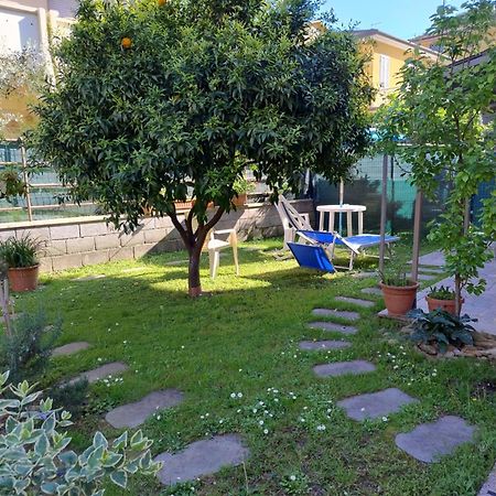Bilocale Climatizzato A 850M Dalla Spiaggia Casa Katia Marina di Massa Exterior foto