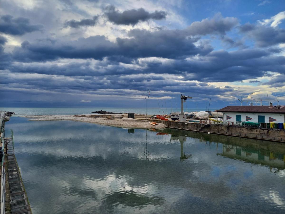 Bilocale Climatizzato A 850M Dalla Spiaggia Casa Katia Marina di Massa Exterior foto