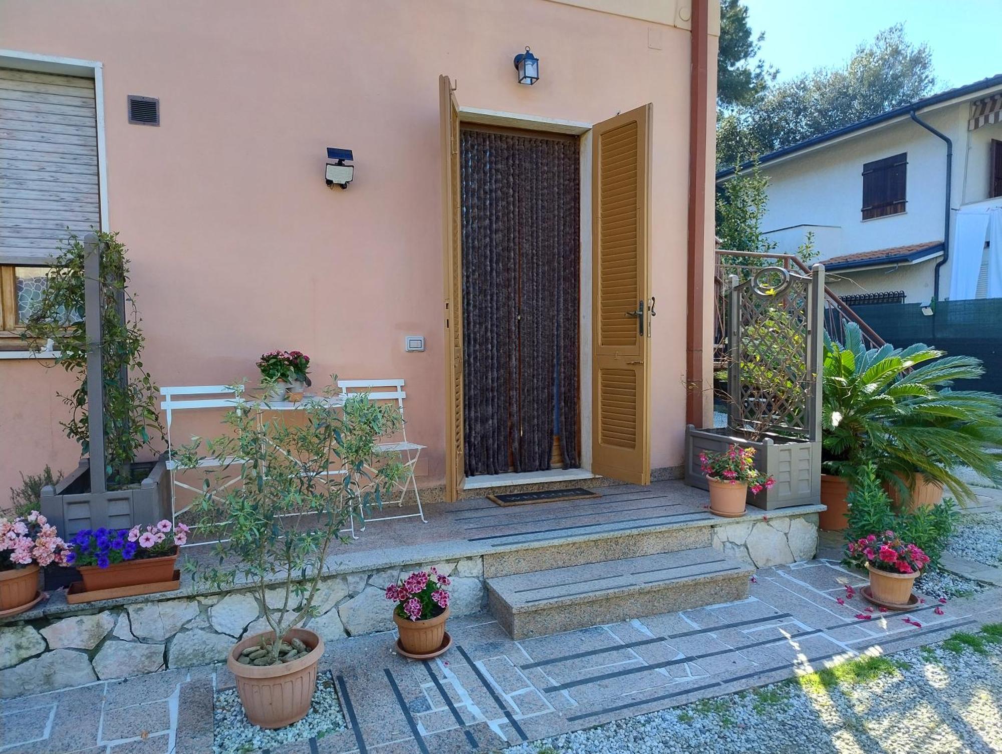 Bilocale Climatizzato A 850M Dalla Spiaggia Casa Katia Marina di Massa Exterior foto